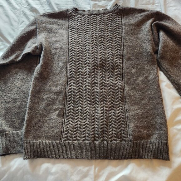 Women's sweater with cable knit detail - Picture 2 of 3
